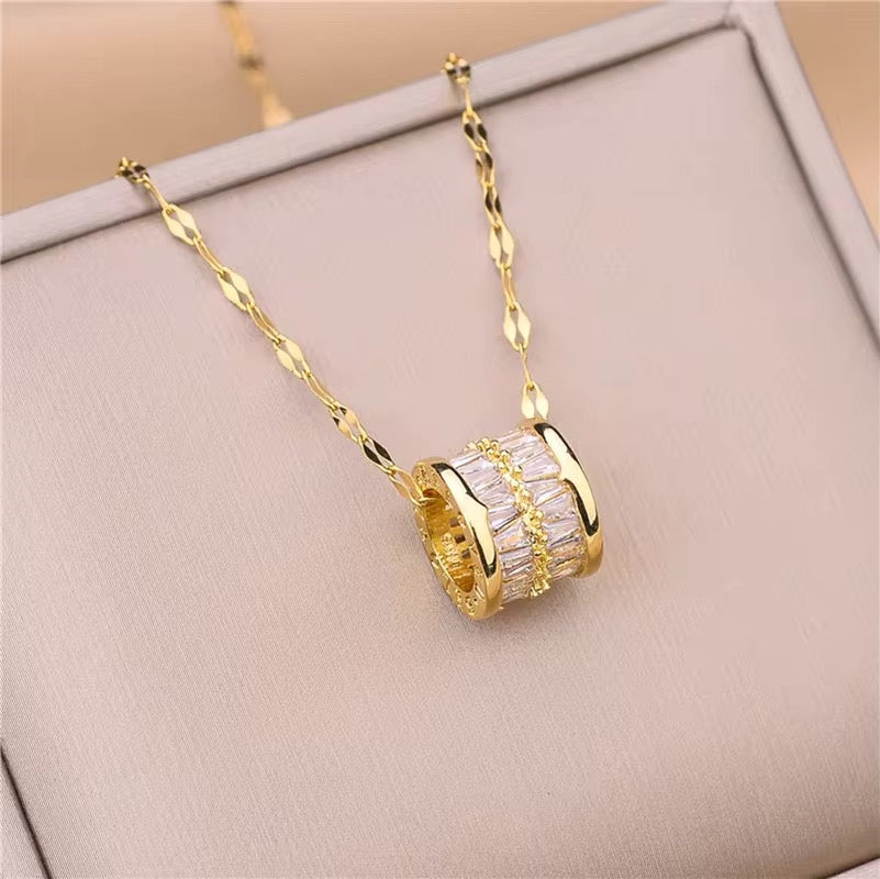 Loulu 3 Colour Round Pendant
